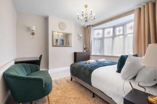 Wednesbury Casa | Spacious 5BR Home in 113 Park Lane with Free Parking Near M6 and Walsall Town Centre