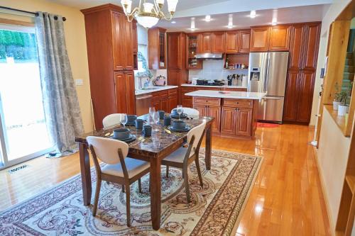 Cuddebackville Casa | Spacious 5BR, Home Theater, Full Kitchen, Near Wineries