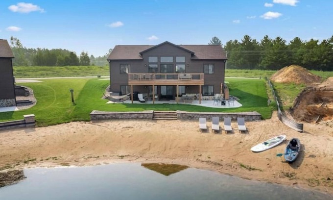 New Lisbon Casa | Spacious 5BR Lakefront Retreat with Kayaks, Private Beach, Arcade, and Firepit
