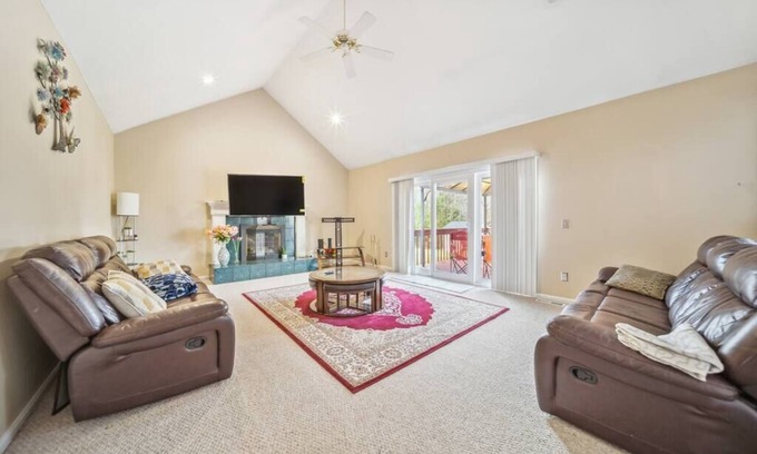 Solon Casa | Spacious 5BR Solon Home - BBQ Grill, Fire Pit