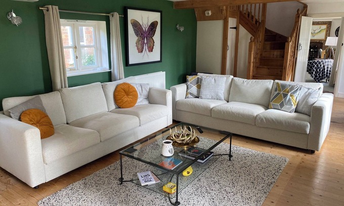 Tilney Fen End Casa | Spacious 6-Bed Countryside Home Surrounded by Nature