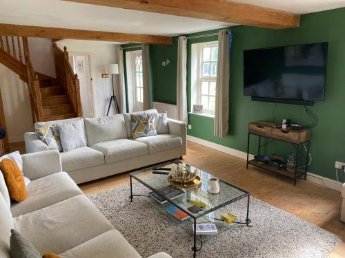 Tilney Fen End Casa | Spacious 6-Bed Countryside Home Surrounded by Nature