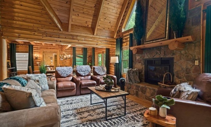 Skyland Cabina | Spacious 6-bedroom lodge in lovely Hendersonville
