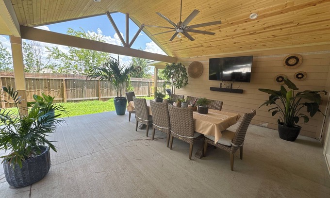 Cypress Casa | Spacious 6-bedroom 1 story house in fantastic Cypress with WiFi, AC