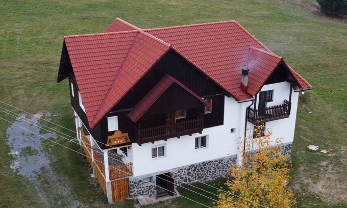 Calatele Chalet De Esquí | Spacious 6-bedroom chalet in marvelous Călățele near Beliș with WiFi