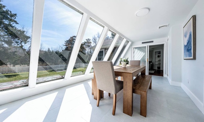 Harwich Center Casa | Spacious 6 Bedroom Coastal Getaway – 4 Mins to Ocean!