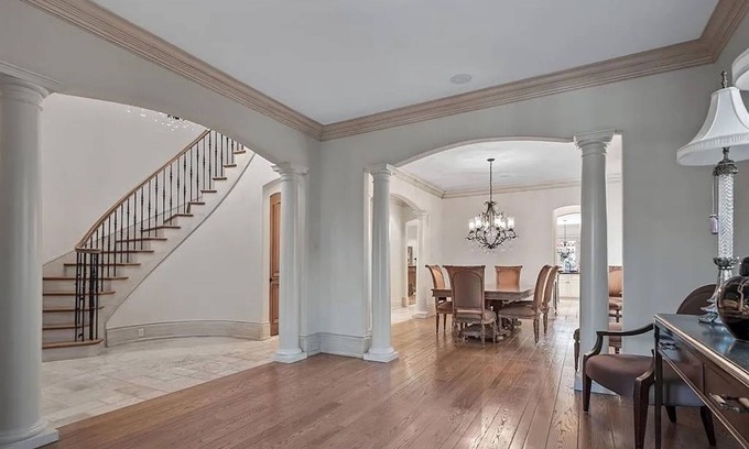 Birmingham Casa | Spacious 6-bedroom house in fabulous Birmingham with WiFi, AC, fitness room