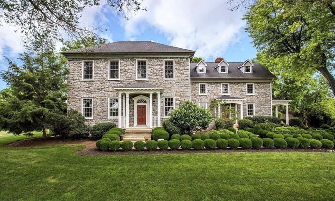 St. James Casa | Spacious 6-bedroom Historic Estate in Tranquil but Convenient Location