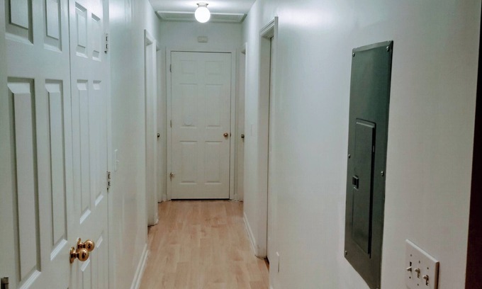 Cleveland Casa | Spacious 6-bedroom house in lovely Cleveland with AC