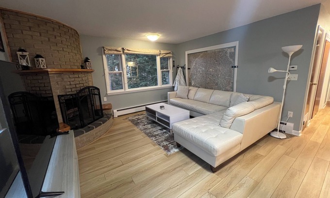 Littleton Casa | Spacious 6-bedroom house with AC, WiFi in enjoyable Littleton