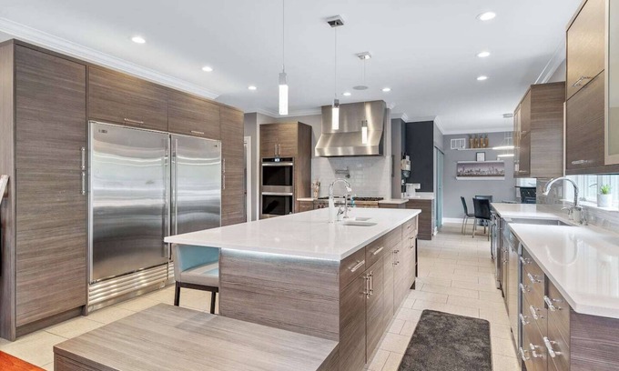 Skokie Casa | Spacious 6-Bedroom Home, 12 beds with 2 Kitchens, Full Workout Gym, Ninja Gym & 6 Bathrooms – Perfect for Groups & Families!