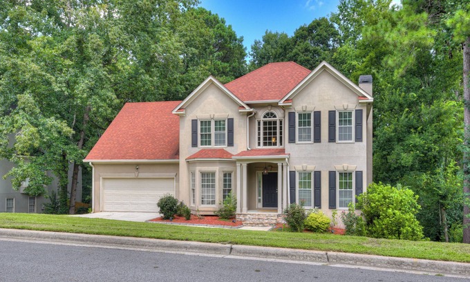 Martinez Casa | Spacious 6-bedroom house with fitness room, movie room, and ping pong table!