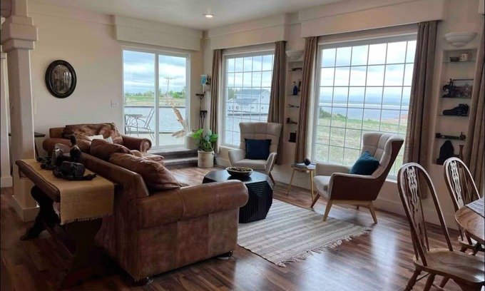 Whitetail Casa | Spacious 6-bedroom house with hot tub and heated indoor pool lovely Ogallala