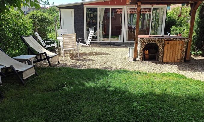Pomorie Casa | Spacious 6-bedroom house with AC and WiFi in Pomorie, 5 min walk to the beach.