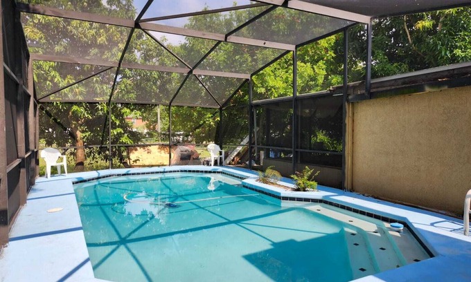 Northwest Orlando Casa | Spacious 6-bedroom house in charming Orlando with AC, WiFi