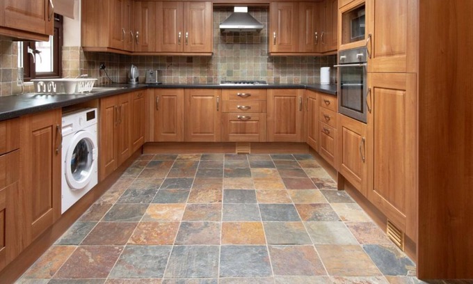 Kidbrooke with Hornfair Casa | Spacious 6 Bedroom House in Wricklemarsh, London