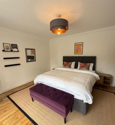 Luton Casa | Spacious 6 Bedroom house, Luton