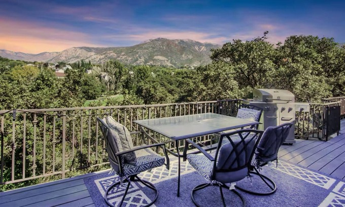 South Ogden Casa | Spacious 6-bedroom house in Ogden with Breathtaking Mountain Views