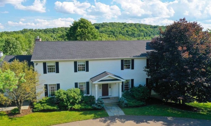 Vestal Casa | Spacious 6-bedroom house with AC, fitness room, pool, WiFi in charming Vestal