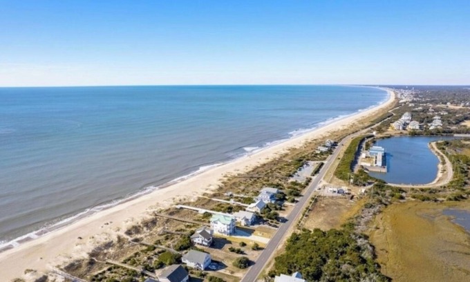 Caswell Beach Casa | Spacious 6-bedroom Oceanfront home! Pet Friendly! Sleeps 14!