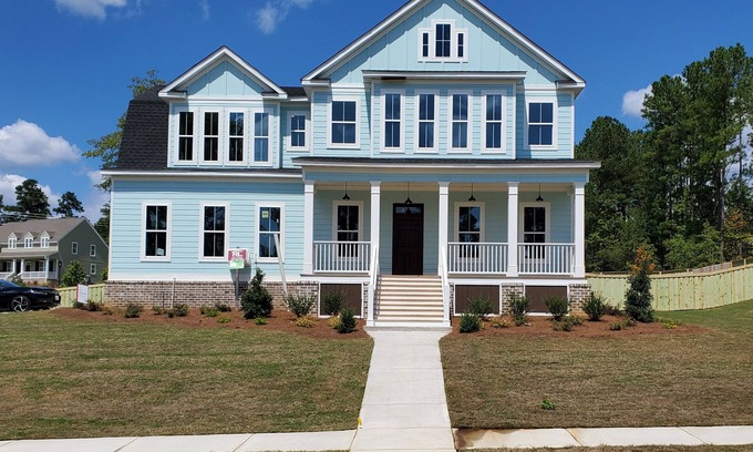 Evans Casa | Spacious 6 bedroom on golf course (Masters Rental)