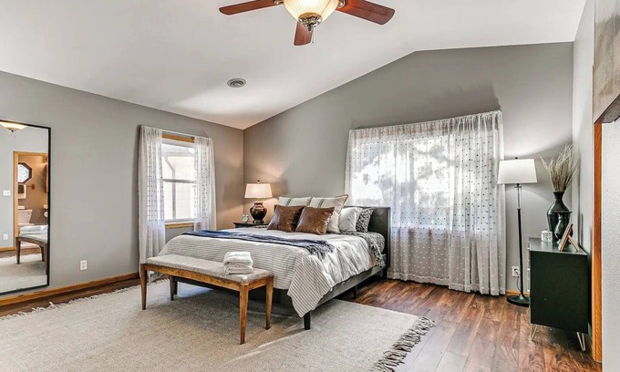 Ames Casa | Spacious 6-bedroom retreat next to park—ideal for family & group getaways