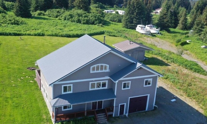 Diamond Ridge Casa | Spacious 6-bedroom+ Studio Apartment with 11+ Guests-Dog friendly in Homer Hills