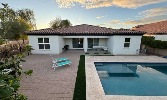 Queen Creek Casa | Spacious 6-bedroom house with a pool, AC, WiFi in beautiful Queen Creek!