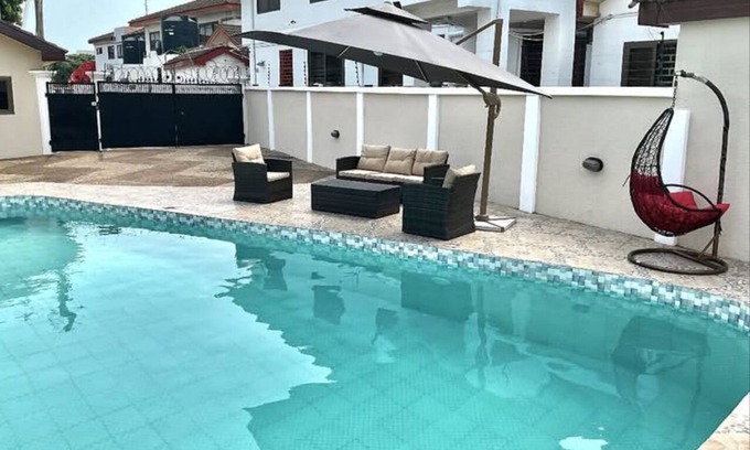 Accra Villa | Spacious 6-bedroom villa in charming Accra with AC
