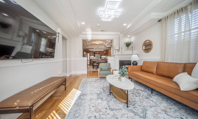 Dudley - Brunswick King Casa | Spacious 6BR 2unit near Downtown