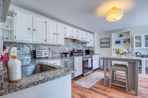 Dover Casa | Spacious 6BR close to Portsmouth beaches and UNH