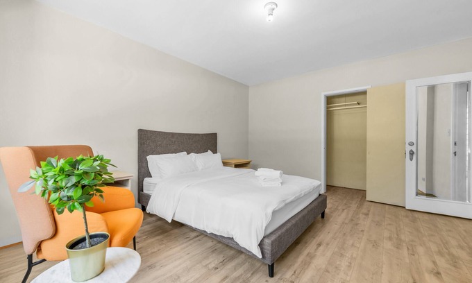 Vancouver South Casa | Spacious 6BR Home in Vancouver Near SkyTrain
