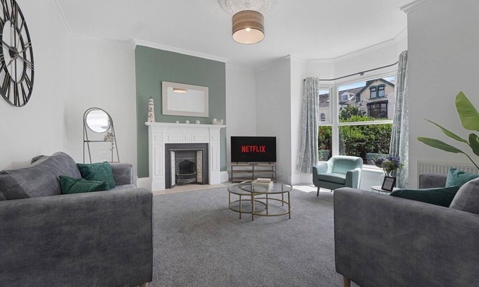 South Shields Casa | Spacious! 6BR in Beach Road