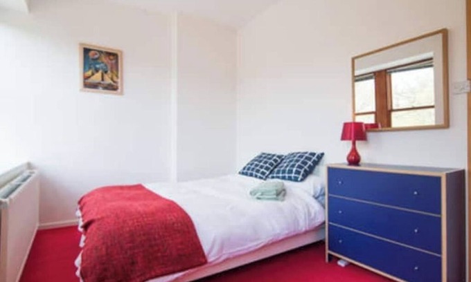 Ainley Top Casa | Spacious 7 Bed House Sleeps 6 - Perfect Retreat