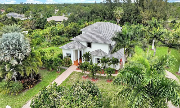 Hunt Club Casa | Spacious 7-bedroom house in amazing West Palm Beach with WiFi, AC