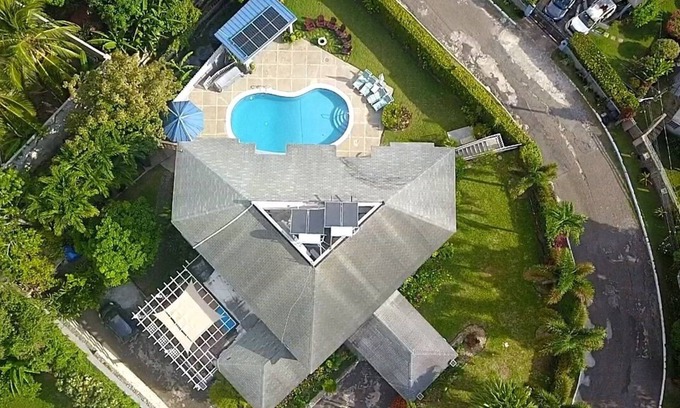 Saint Andrew Casa | Spacious 7-bedroom house with WiFi, AC in wonderful Kingston