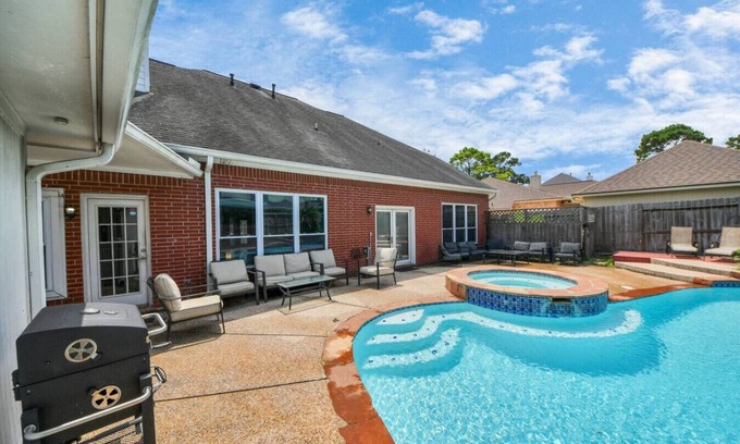 Pinehurst Of Atascocita Casa | 7-Bedroom Oasis Pool & Spa: 40 Min to Downtown CO
