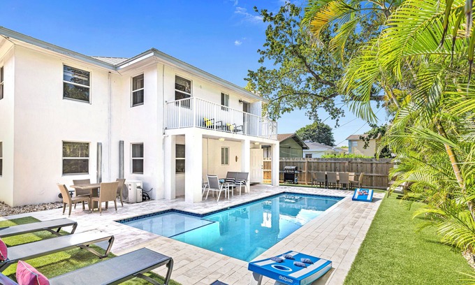 Delray Beach Casa | Spacious 8-bedroom house in Delray Beach Steps From Atlantic Av. Heated Pool.
