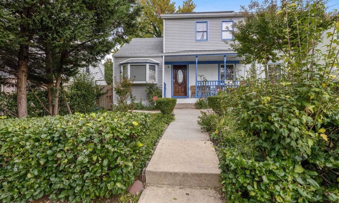 Hyattsville Casa | Spacious 8-bedroom house with AC and WiFi in charming Hyattsville
