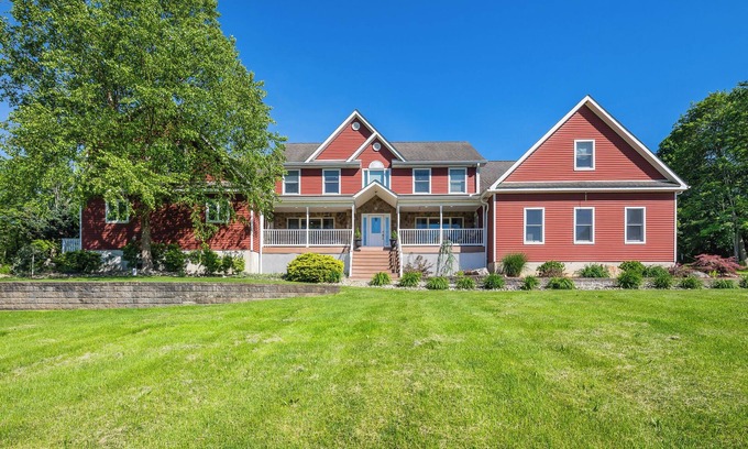 Salisbury Mills Casa | Spacious 9-bedroom house in tranquil Monroe with AC