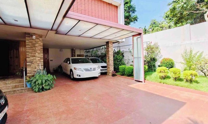Palayam Apartamento | Spacious AC Bedroom with Attached Bathroom, in the Heart of Trivandrum