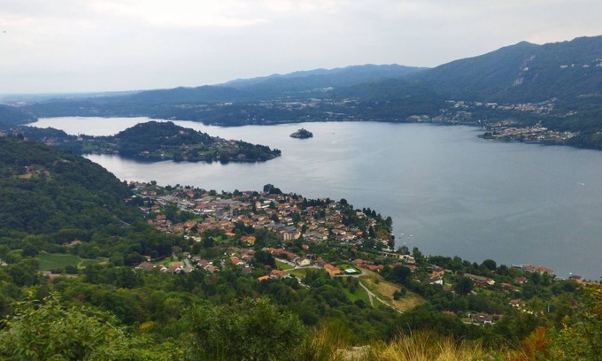 Pettenasco Casa | Spacious accommodation a stone's throw from Lake Orta