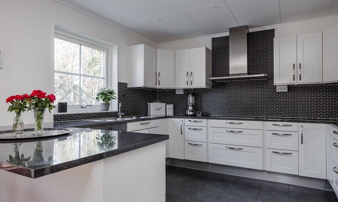 Vega Casa | Spacious accommodation near Stockholm with heated pool | SE13013