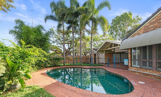 Macgregor Casa | Spacious Affordable 7B3B 2Living/Pool/Yard/Mall