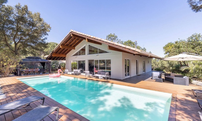 Moliets-et-Maa Villa | Espaciosa villa climatizada con piscina 900m del océano en un campo de golf con servicios hoteleros