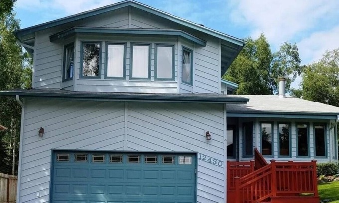 Old Seward - Oceanview Casa | Anchorage Southside Home