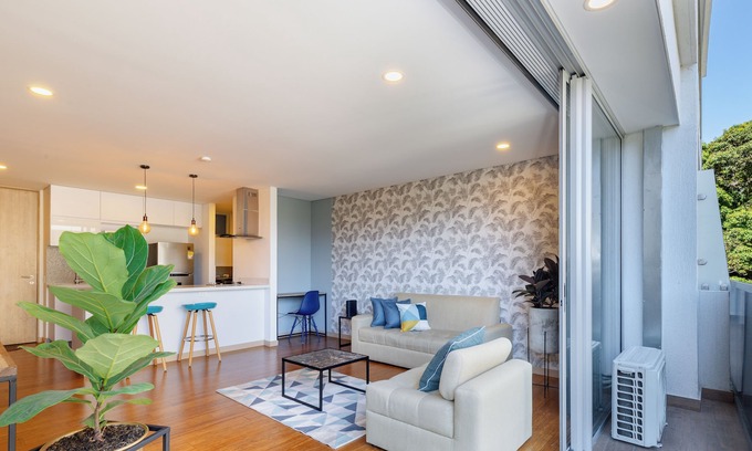 El Castillo Apartamento | Spacious and Airy 1BR unit next to Golden Mile with A/C and gym