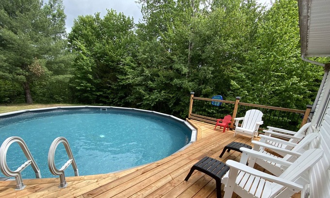 Potton Cabaña | Spacious and beautiful cottage with pool in Eastern Townships