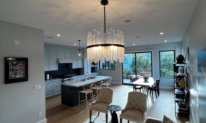 Mission District Condominio | Spacious and Bright Mission District Home in a Great Location