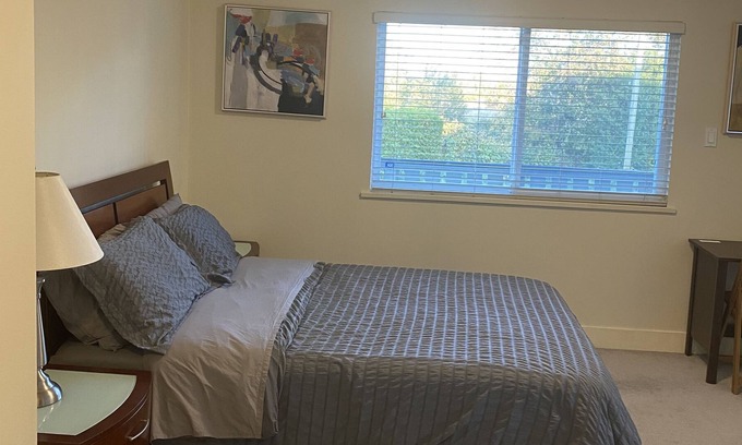 Richmond Casa | Spacious and bright bedroom with separate bathroom